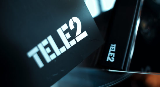 логотип теле2 на черном фоне